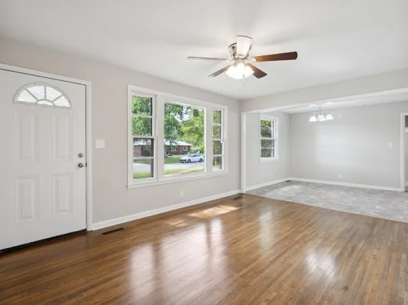 30 Dalewood Dr, Clarksville, TN 37042