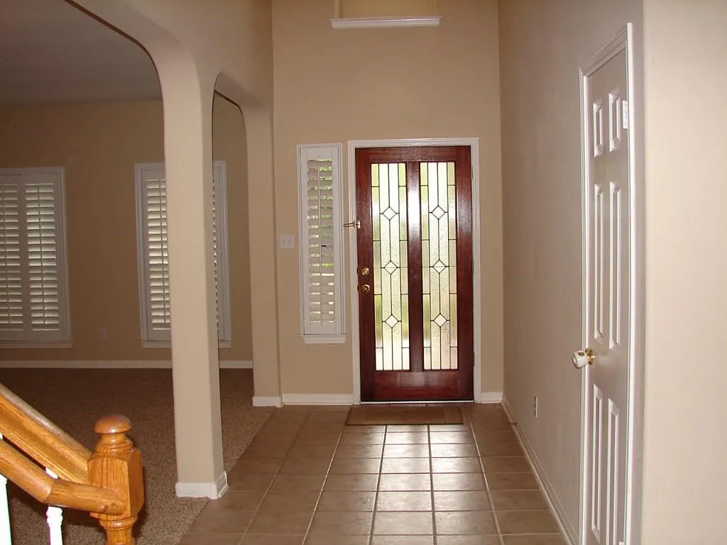 4 bed, 3.0 bath, 2425 sqft, $2,500 — Photo 2