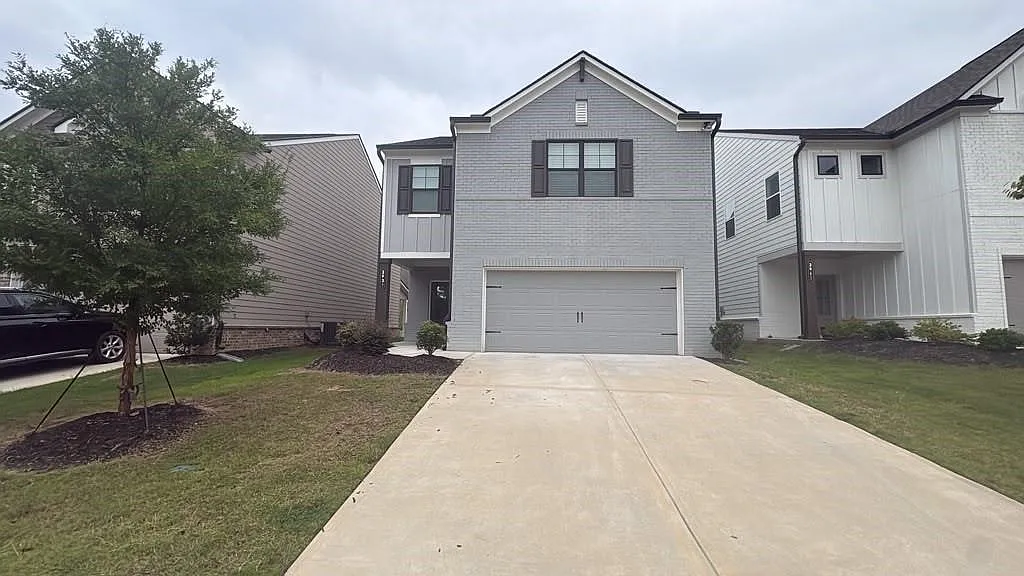 3 bed, 2.5 bath, 2016 sqft, $2,700 — Photo 2