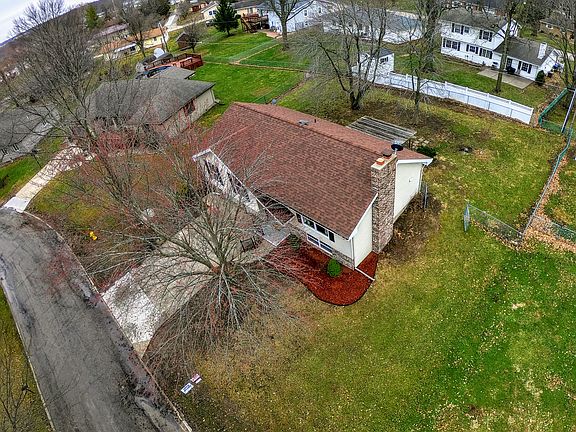2nd image of 904 Cherry Ln