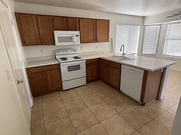 5th image of 1092 W Bluebird Dr