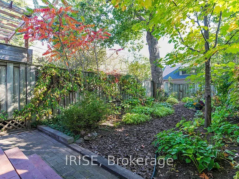 61 Chisholm Ave — Photo 24