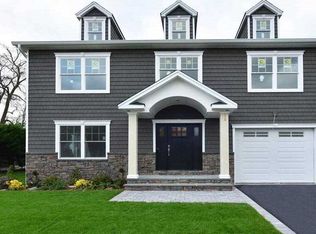 1592 Blenheim Rd, Rockville Centre, NY 11570