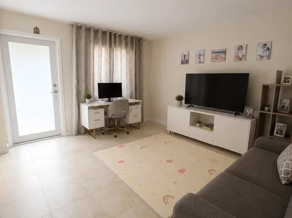 421 NE 1st St APT 217, Hallandale Beach, FL 33009