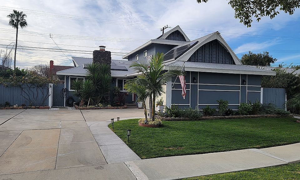2nd image of 3115 Killarney Ln