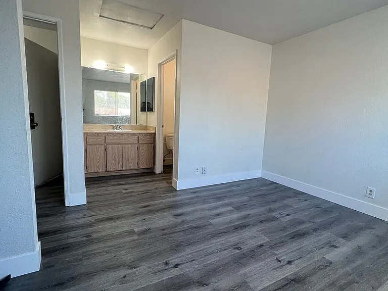 3440 Helix St — Photo 7