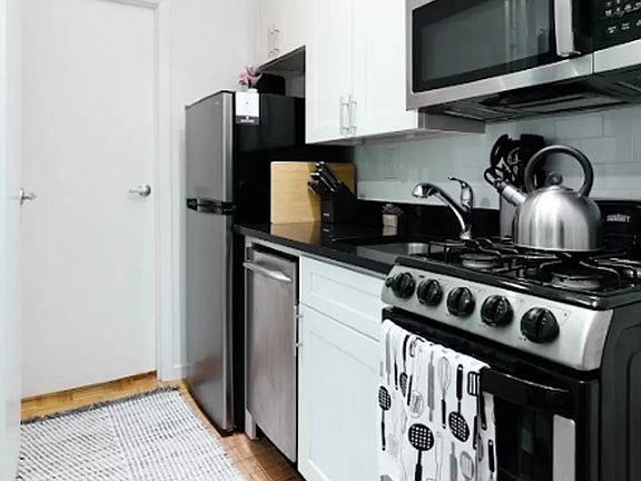 3rd image of 163 Stanton St APT 7