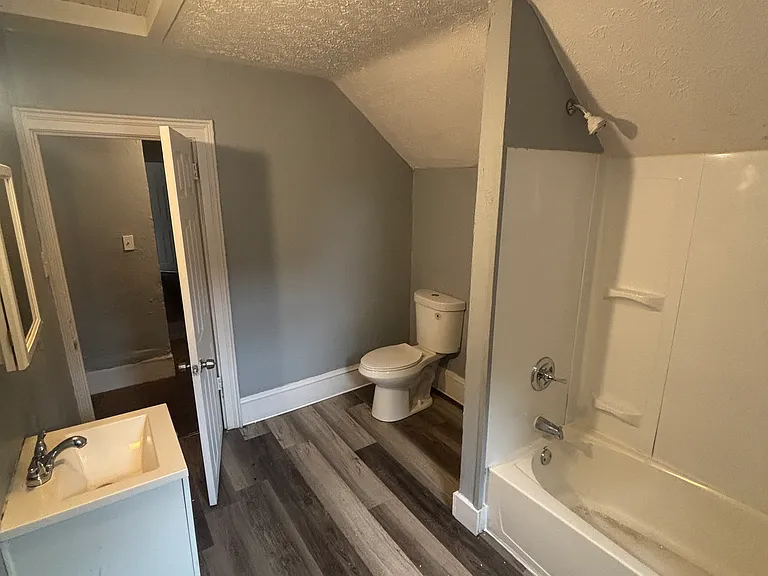 548 Vernon Odom Blvd — Photo 8