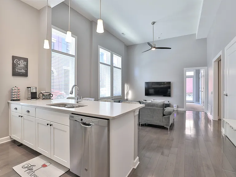 116 W 15th St #2 — Photo 14