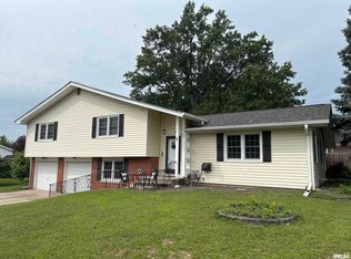 3 Newland Ln, Jacksonville, IL 62650