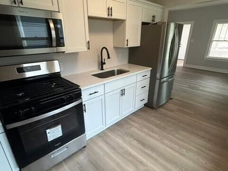 7402 Harrison Ave — Photo 2