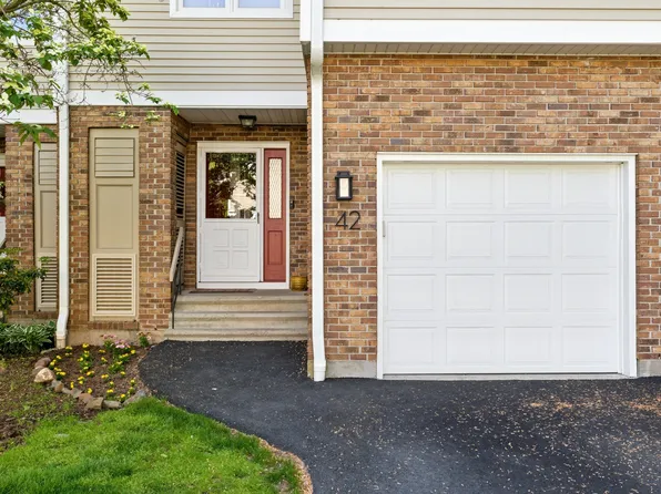 42 Hunters Lane #42, Newington, CT 06111