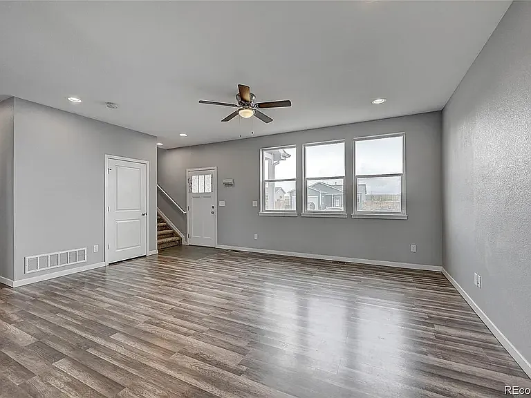 589 S 3rd Ave — Photo 5