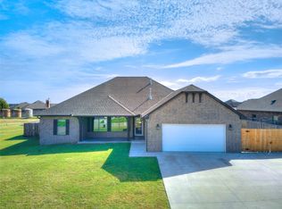 224 Springtree Dr, Harrah, OK 73045