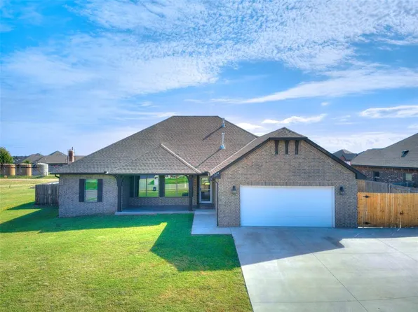 224 Springtree Dr, Harrah, OK 73045
