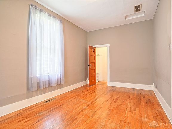 5th image of 196 Elm St