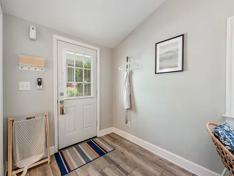 128 Wisteria Ave — Photo 13