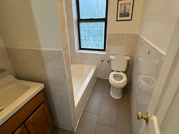 5th image of 1451 Taylor Ave #5A