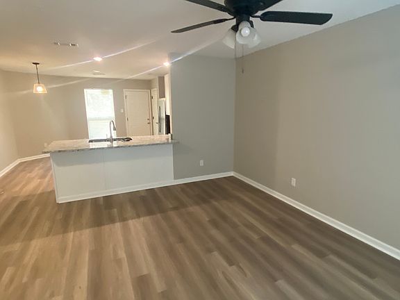 3rd image of 1305 Lee Mac Dr