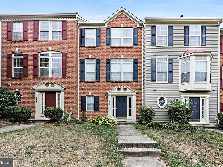 570 Eisenhower Dr — Photo 2