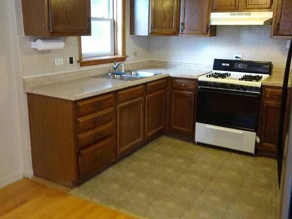 5th image of 11628 S Artesian Ave #1