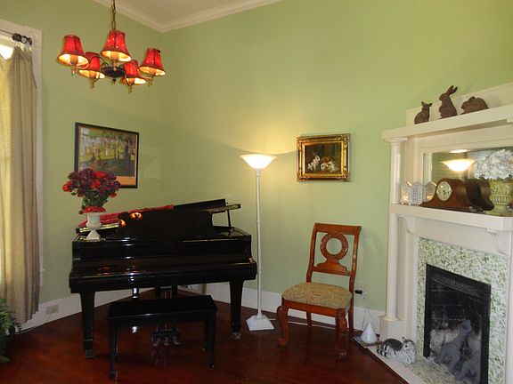 2nd image of 216 W Magnolia Ave