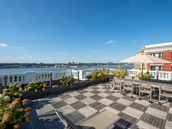 194 Riverside Drive image 23 of 26