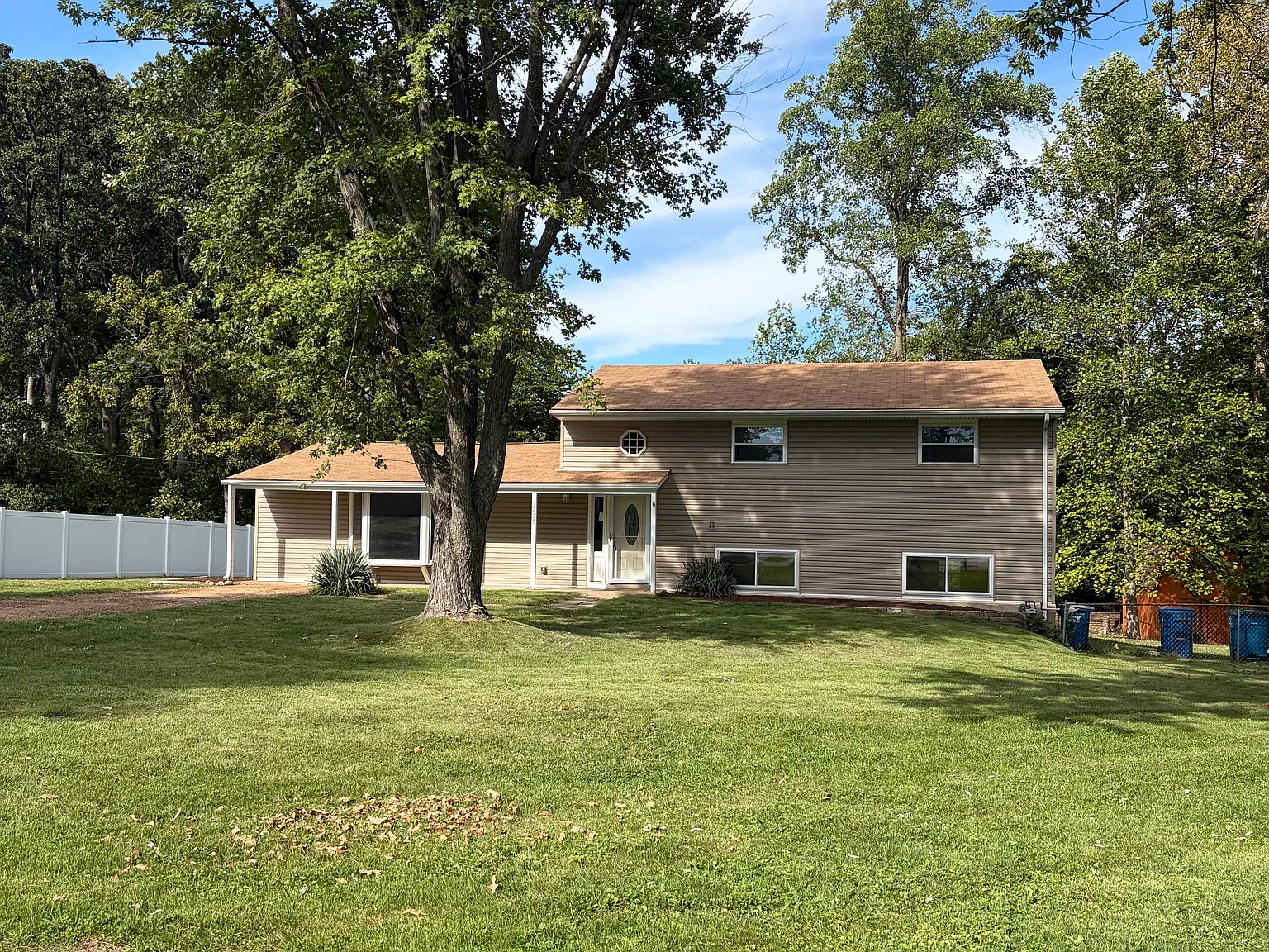 4 bed, 2.5 bath, 1460 sqft, $3,100 — Photo 3