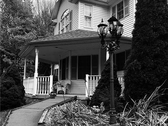 3rd image of 7452 Kingsboro Dr