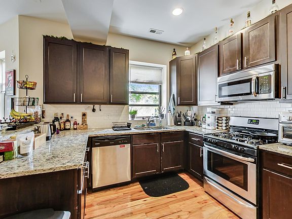 4th image of 1224 W Argyle St APT 2W
