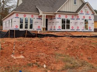 1935 Long Leaf Ln, Opelika, AL 36804