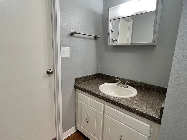 Crestview Apartments — Photo 47