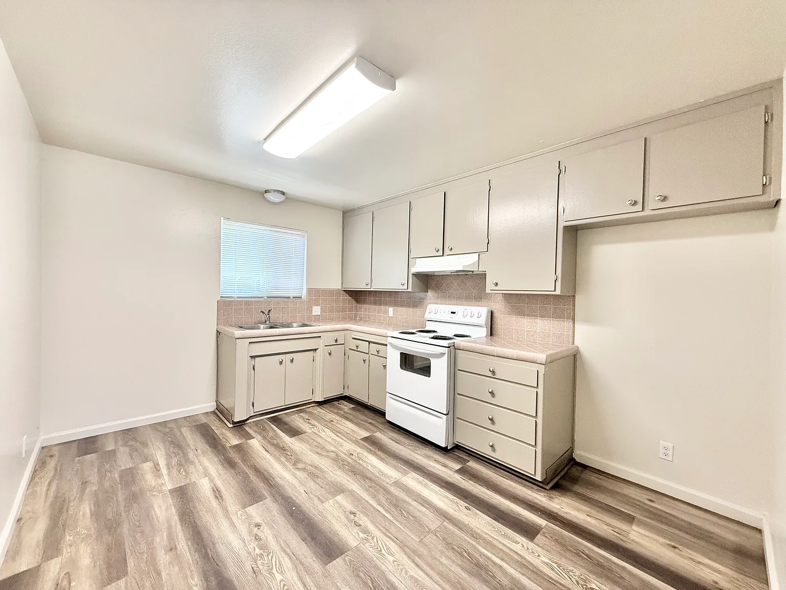 2 bed, 825 sqft, $1,695 — Photo 1