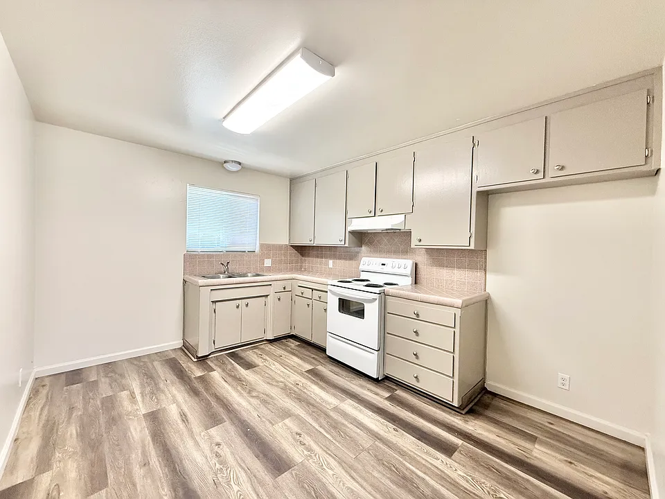 232 Poplar Ave