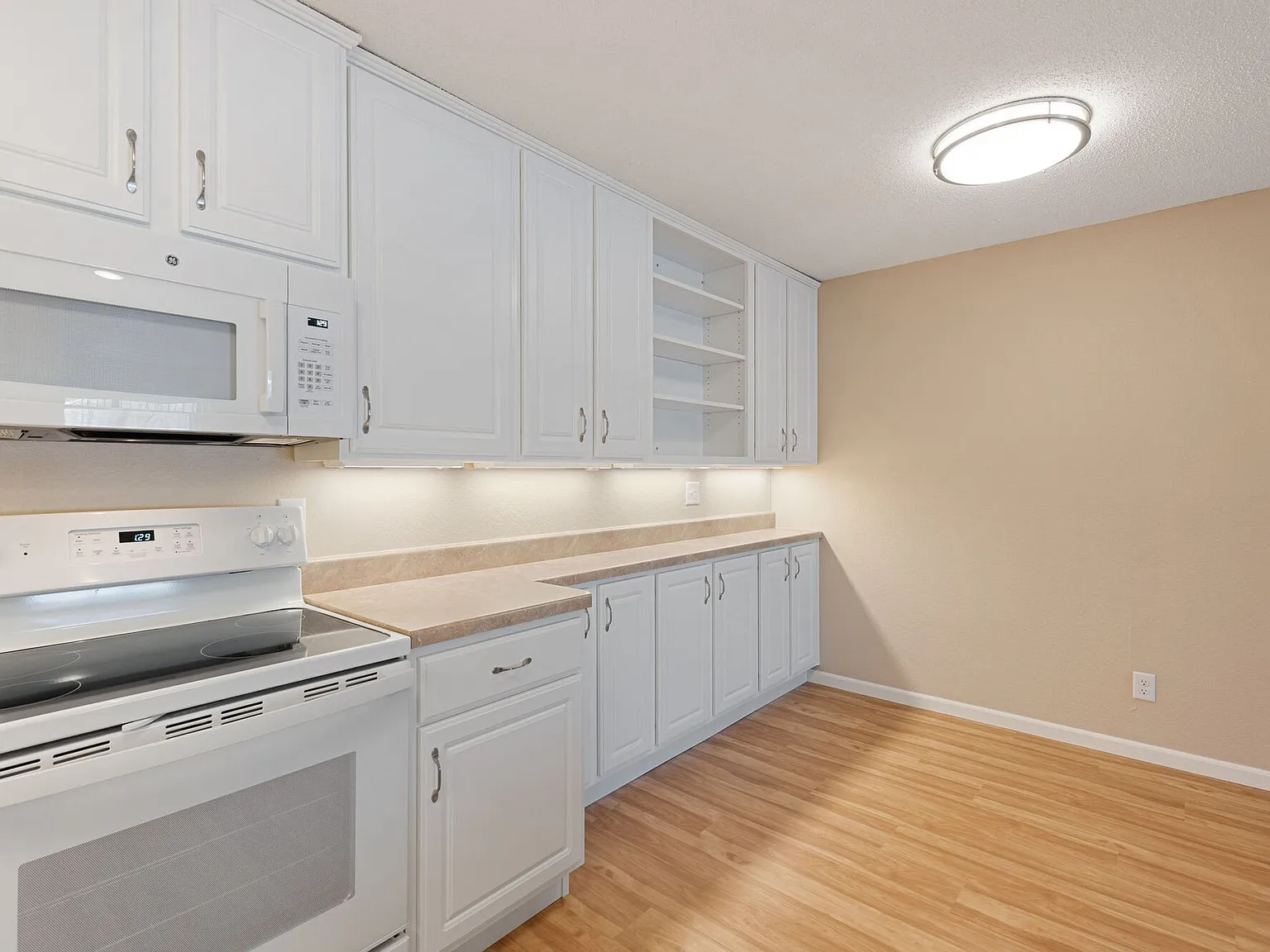 Plymouth Ponds Apartments — Photo 3