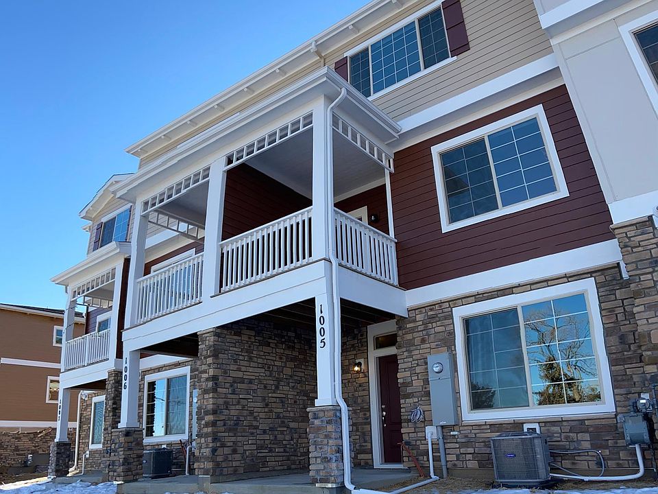 Welcome to your next home! Brand new condo that has 3 floors of beautiful space.