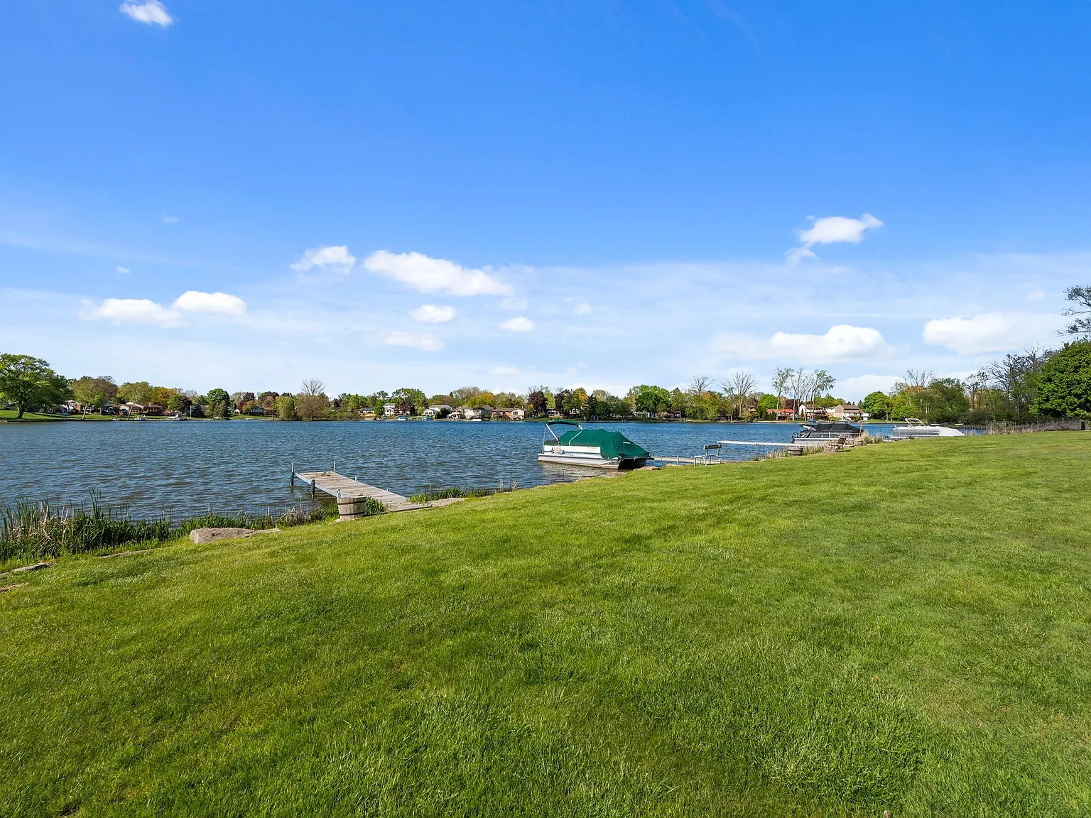 3 bed, 2.0 bath, 1634 sqft, $2,200 — Photo 3