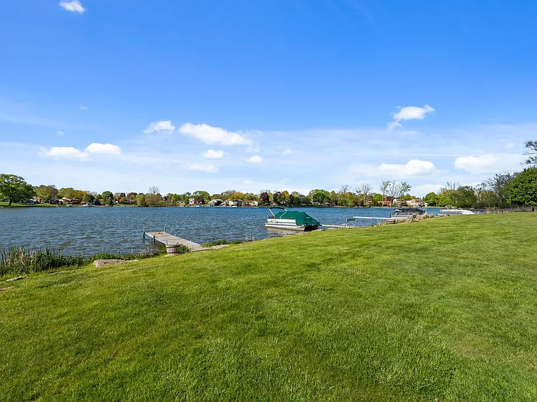 4960 Lake Point Dr — Photo 3