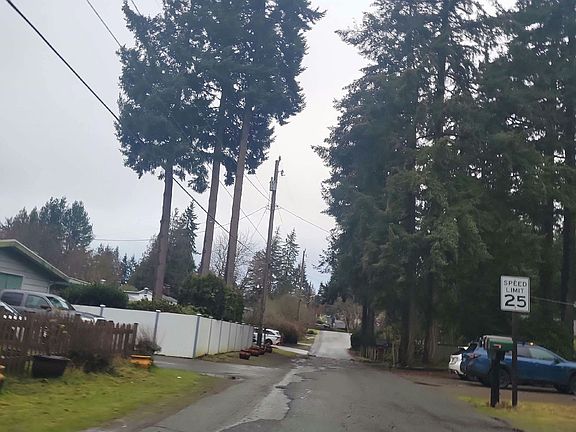 3rd image of 302 NW 203rd St