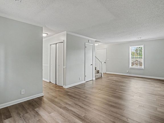 4th image of 204 New Towne Ct
