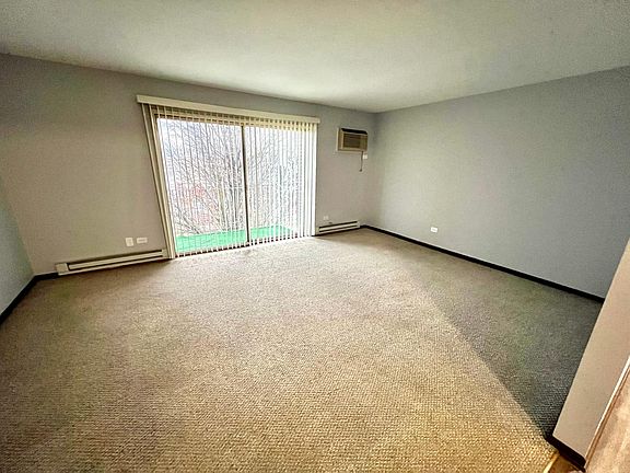 2nd image of 4702 S Avers Ave #301