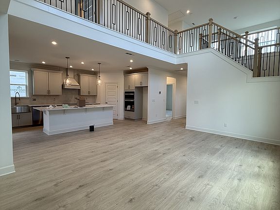 3rd image of 2049 Holbrook Rd