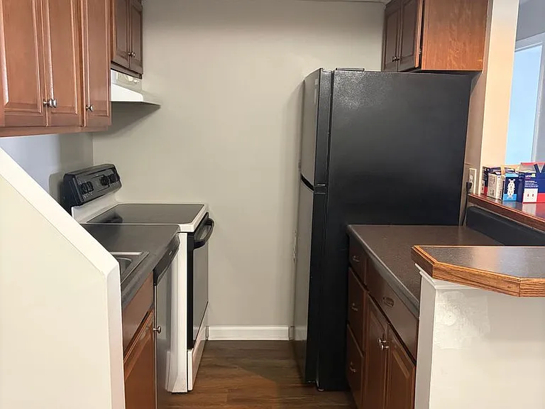 140 Haverford Ct — Photo 9