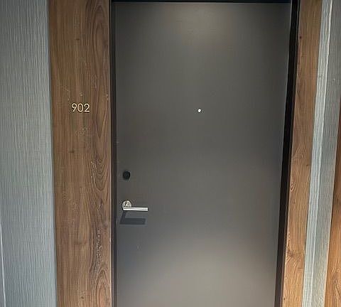 4th image of 39 Mary St #902