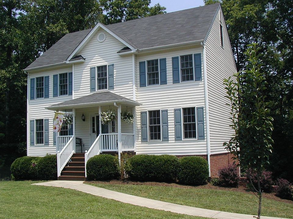 Welcome Home to this immaculate 2-story colonial