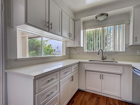 3rd image of 1823 Malcolm Ave #7