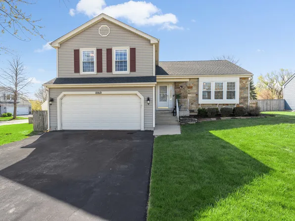 1060 Bristol Trail Rd, Lake Zurich, IL 60047