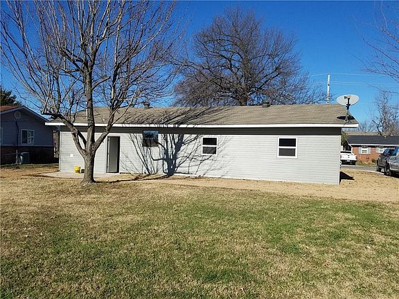 4th image of 303 Fink Dr