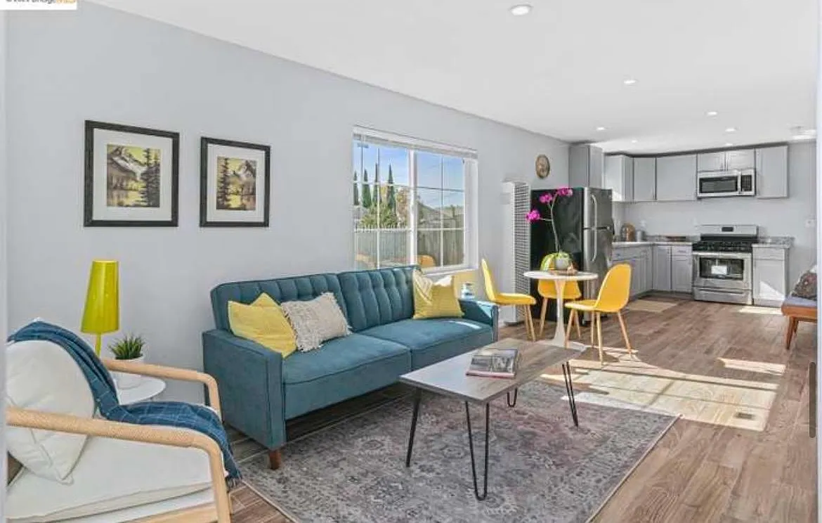 2 bed, 800 sqft, $2,600 — Photo 3