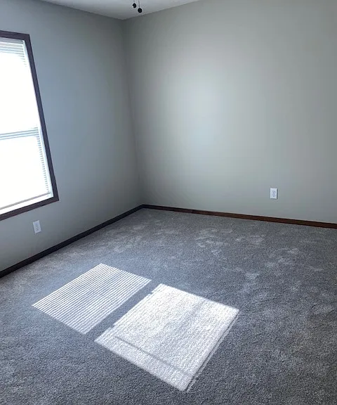 421 S Tulip St — Photo 6